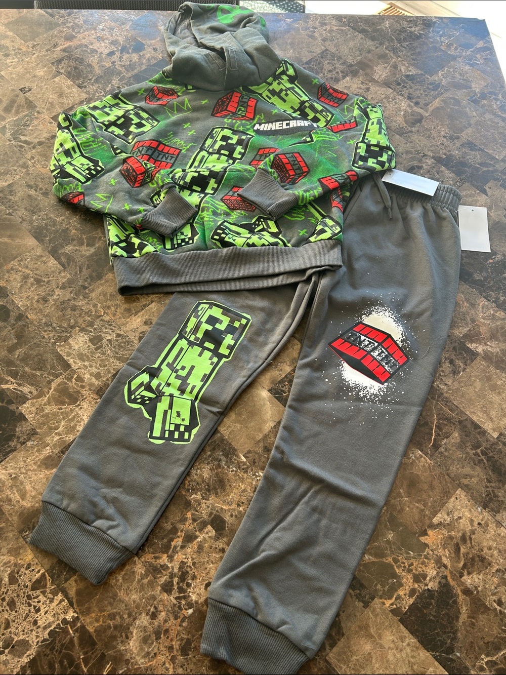 NWT 🆕 Minecraft Kids Gray & Green Hoodie and Jogger Set 4/5 years